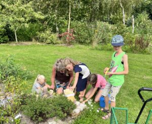 Kinder-ontdektocht natuurtocht ontdeknatuur eetbare natuurtuin met je ouders